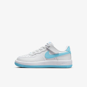 Nike Air Force 1 fácil em branco baixo/céu